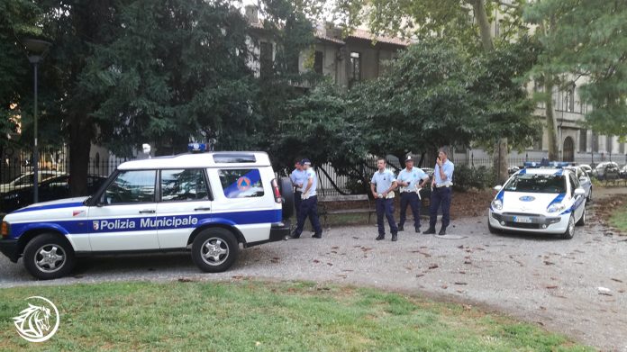 Blitz della Polizia Municipale di Piacenza e della Guardia di Finanza ai Giardini Margheritadell