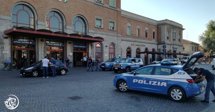 Conrtolli della Polizia in stazione a Piacenza