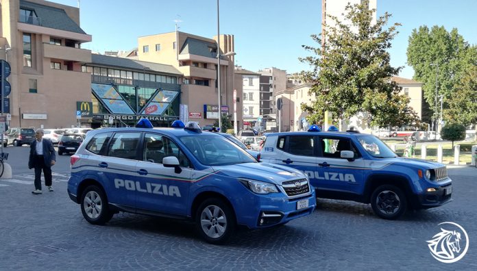 Controlli della polizia in stazione a Piacenza