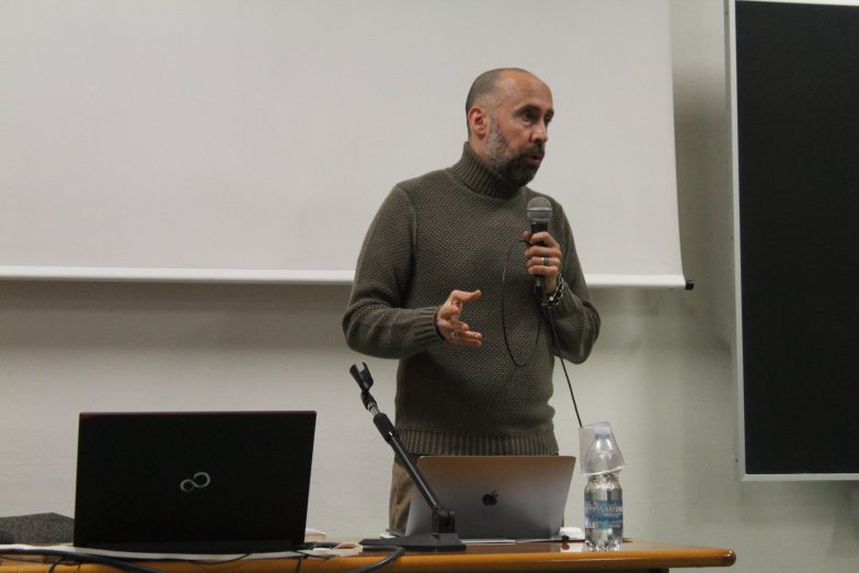 Matteo Grandi presenta il lato oscuro dei social con "Far Web"