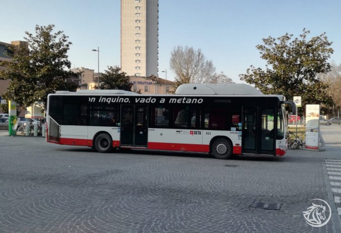 Autobus Seta in stazione a Piacenza