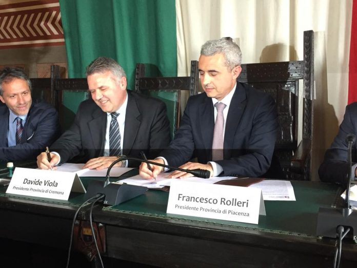 Firmato il protocollo d'intesa tra Provincia di Cremona e Piacenza per il ponte sul Po