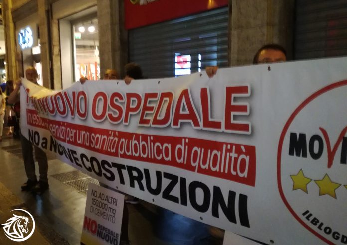 Mnifestazione Movimento 5 Stelle contro nuovo ospedale di Piacenza