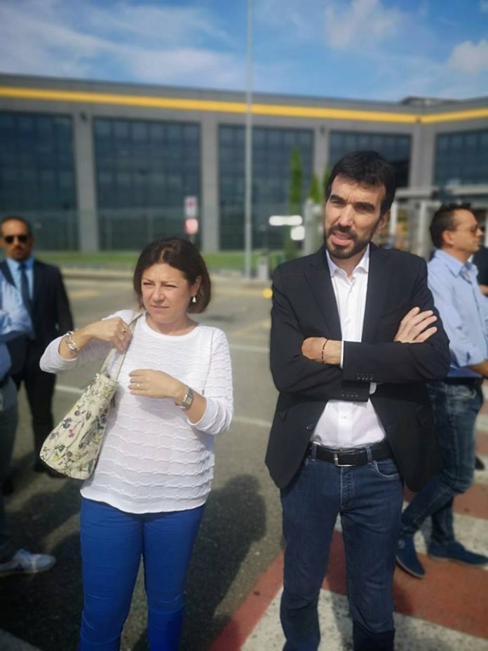 Il segretario del Pd in visita ad Amazopm com Paola De Micheli