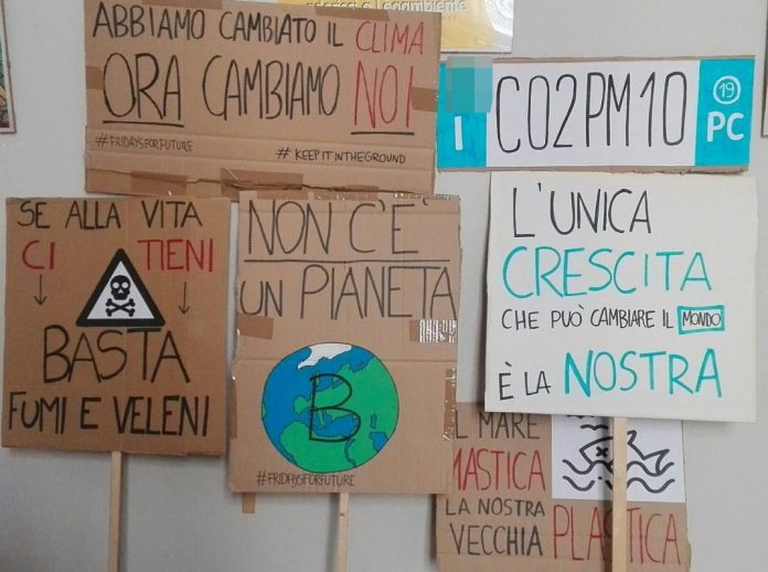 Corteo per il clima doamnia Piacenza e in tutto il mondo Friday's For Future