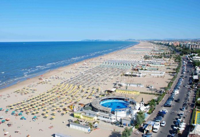 Piacentini in vacanza, di nuovo balneabili 17 specchi d'acqua sulla costa emiliano-romagnola