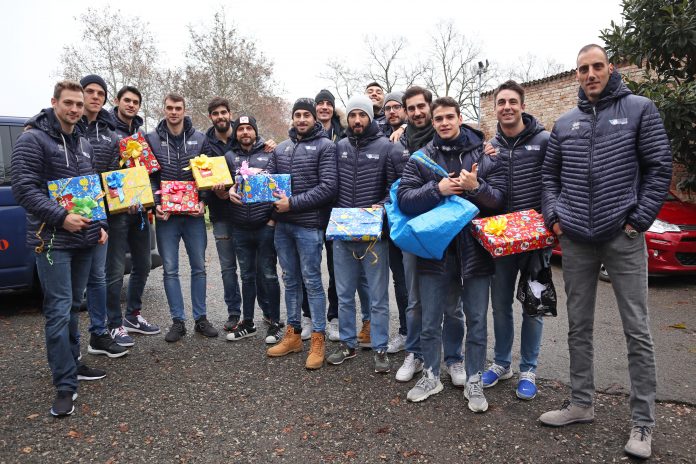 La Gas Sales Piacenza porta doni ai ragazzi della Casa del Fanciullo