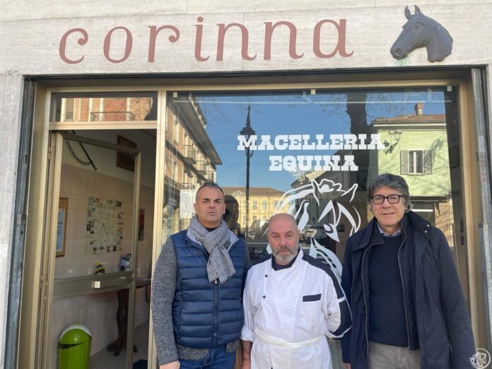 Da destra Gian Luca Barbieri, direttore Confcommercio Piacenza, Camillo Ghioni, e Lorenzo Montanari, Funzionario Confcommercio).